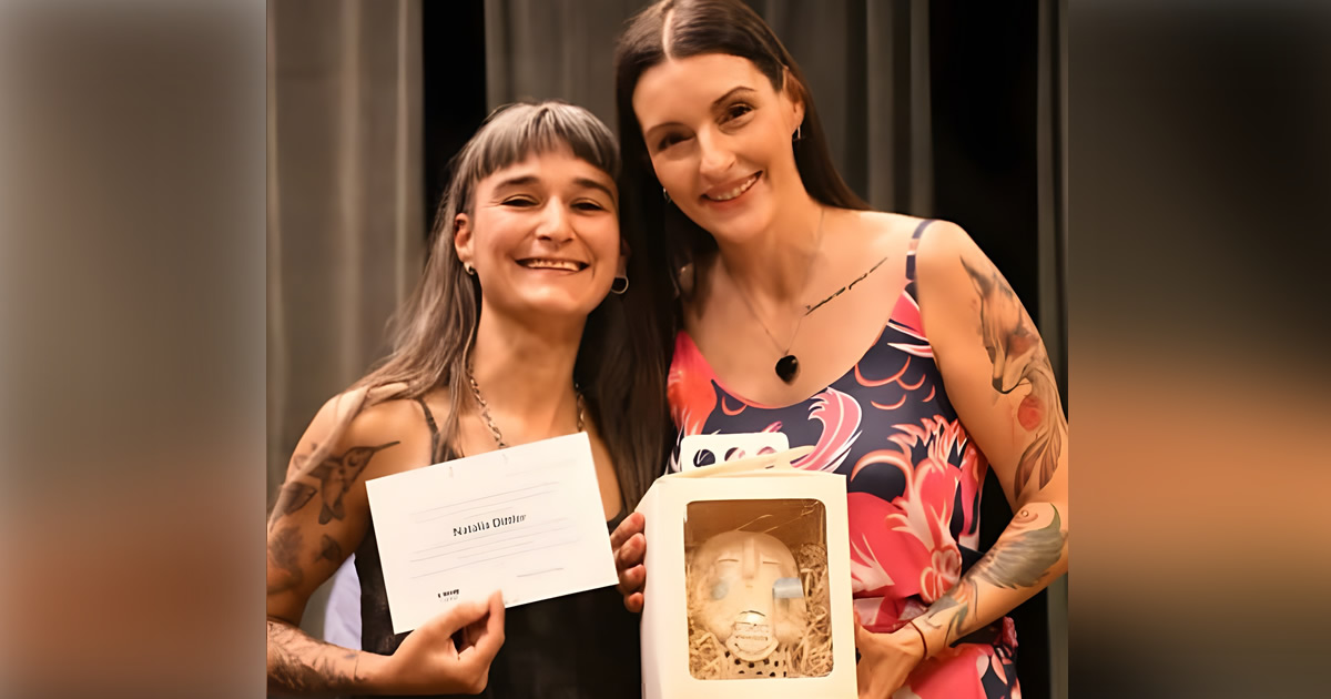 Natalia Dittler, la artista pampeana detrás de los “Gordites de amor”, emocionó en la entrega del Vecino Destacado